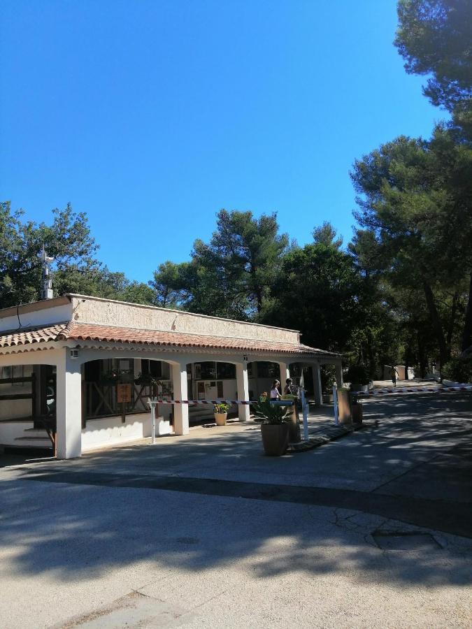Hotel Domaine De La Sainte Baume Nans-les-Pins Exterior foto